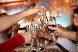 Festa di 18 anni al ristorante con 24 persone, tutti multati