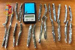 Droga in casa, finisce in manette