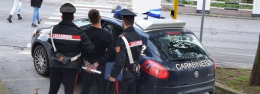 Ladri in fuga speronano auto dei carabinieri: catturati