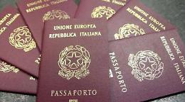 Due albanesi si fingono italiani per fare il passaporto, arrestati