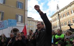 Rischio dissesto, de Magistris chiede aiuto ai grillini