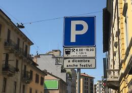 Bus affollati, «Comune sospenda strisce blu»