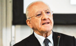 De Luca furioso contro tutti