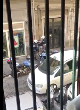 Ragazzo picchiato dalla polizia, il questore: agenti non più operativi