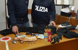 In fuga con denaro e gioielli, arrestati due topi d'appartamento