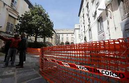 Crollo agli Incurabili, de Magistris: colpa della Regione. La replica: farneticante scaricabarile