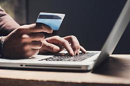 Vende bancali di pellet online ma è una truffa, denunciato