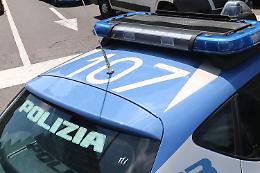 Evaso rapina una ragazza in strada, arrestato
