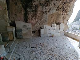 Corsa contro il tempo per l'antica cappella rupestre di Atrani