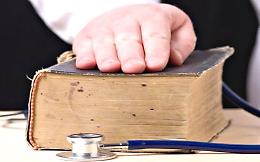Giuramento d'Ippocrate per 500 medici con il pensiero rivolto a Noemi