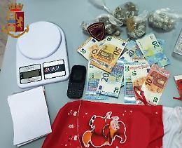 Rione Sanità, droga nascosta nella calza della Befana: arrestata 32enne