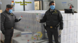 Salerno, sigilli a 10mila confezioni di igienizzante