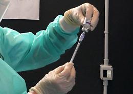 Vaccini Covid, dal 10 maggio le prenotazioni per over 50