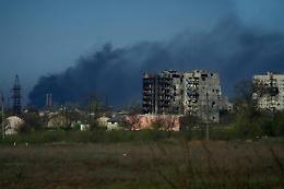 Mariupol, Kiev: «Russia ha ripreso assalto acciaieria Azovstal»