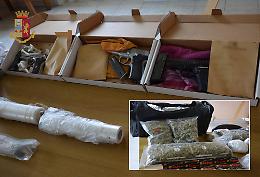 Palazzo Fienga, sequestrate armi e droga
