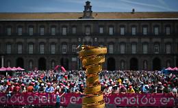 Giro d'Italia giovedì a Napoli, strade chiuse per la “carovana rosa"