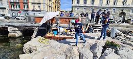 Mergellina, rimossi pontili abusivi sul Lungomare