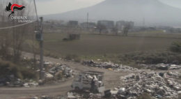 Afragola, sversa illecitamente rifiuti: incastrato dalle telecamere