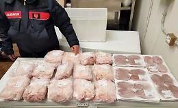San Giuseppe Vesuviano, in un deposito mille chili di alimenti non a norma e 160 borse contraffatte