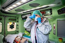 Covid in Italia, 2.199 contagi e 77 morti