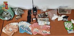 Sorpresi con droga e munizioni, arrestato il padre e denunciato il figlio