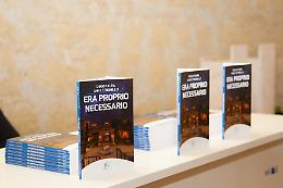 Il libro “Era proprio necessario” fa tappa alla Feltrinelli