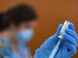 Covid, Guardian: Gb vuole far scorta di 210 milioni di vaccini