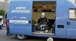 Valigia sospetta in piazza Municipio, arrivano gli artificieri