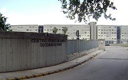 Scoperti 5 cellulari nel carcere di Secondigliano
