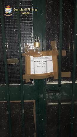 Reati ambientali, sigilli a stabilimento e container di rifiuti speciali