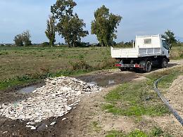 Sequestrato autocarro utilizzato per smaltimento rifiuti speciali