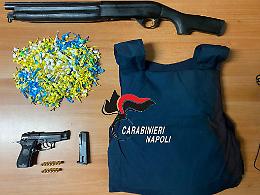 Armi e droga in una cantina nel rione 219 di Brusciano