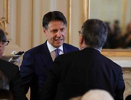 Conte a sorpresa a Napoli per il galà di beneficenza per gli ospedali pediatrici al San Carlo
