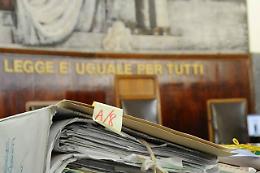 Uccise la moglie a coltellate, assolto per «delirio di gelosia»