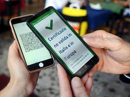 Pozzuoli, mostra Green pass del fratello al Porto: denunciato