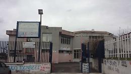 Cosparsero creolina a scuola, denunciati cinque studenti