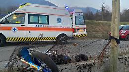 Si schianta con la moto contro un palo della luce, Vittorio muore sul colpo a 17 anni 