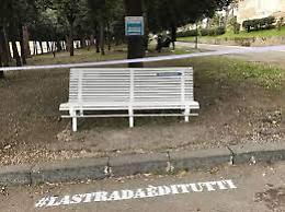 Una “panchina bianca” nell’ex area Nato di Bagnoli