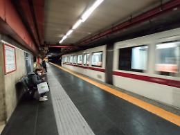 «Attenti agli zingari», annuncio choc sulla metro di Roma