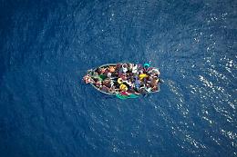 Migranti, nuovo allarme: in 500 alla deriva al largo della Sicilia