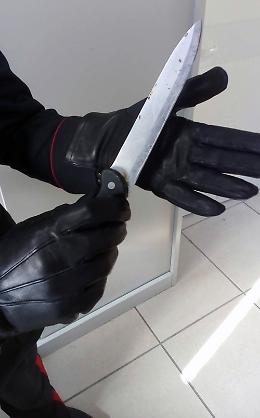 Varcaturo, minaccia la moglie con un coltello: arrestato