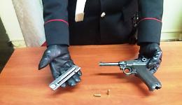 Pistola con colpo in canna, 44enne arrestato a Ercolano