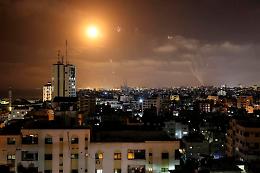 Razzi Hamas su Gerusalemme, Israele risponde: vittime