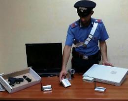 Torre Annunziata, arrestato a casa con 2 pistole e telecamere di sorveglianza