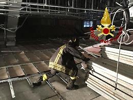 Roma, crolla il controsoffitto di un cinema: feriti 3 operai