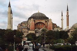 La basilica di Santa Sofia diventa moschea