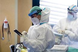 Covid, la Campania respira: calano i ricoveri. Giù tamponi e positivi, ma la regione torna prima in Italia per numero di nuovi casi