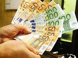 Trovato con 4.300 euro falsi