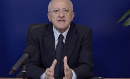 Vaccinazioni, De Luca: «Rallentamento significativo, tempi si allungano»