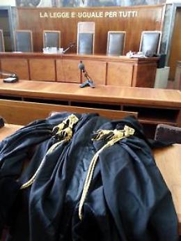 Escort per ottenere appalti: chieste otto condanne